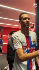 Euforia máxima del vestuario del Barça en Pamplona tras ganar al Osasuna con 10