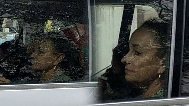 Alia Bhatt से Hospital मिलने पहुंची Soni Razdan Sister Shaheen Bhatt Watch Video | *Entertainment