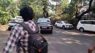 Ranbir Kapoor arrives at his home after meeting Alia in the hospital