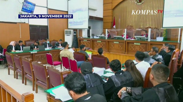 Adzan Romer Peragakan Posisi Kuat Maruf dan Ricky Rizal Saat Lihat Jenazah Yosua Tergeletak