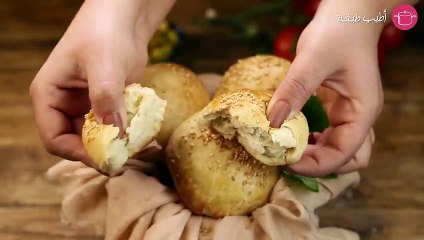 بالفيديو، طريقة عمل الخبز بالسمسم