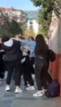 Lise önünde kızların saç saça baş başa kavgası kamerada