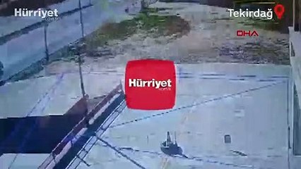 Köpekten kaçarken otomobilin çaptığı çocuk yaralandı! O anlar kamerada