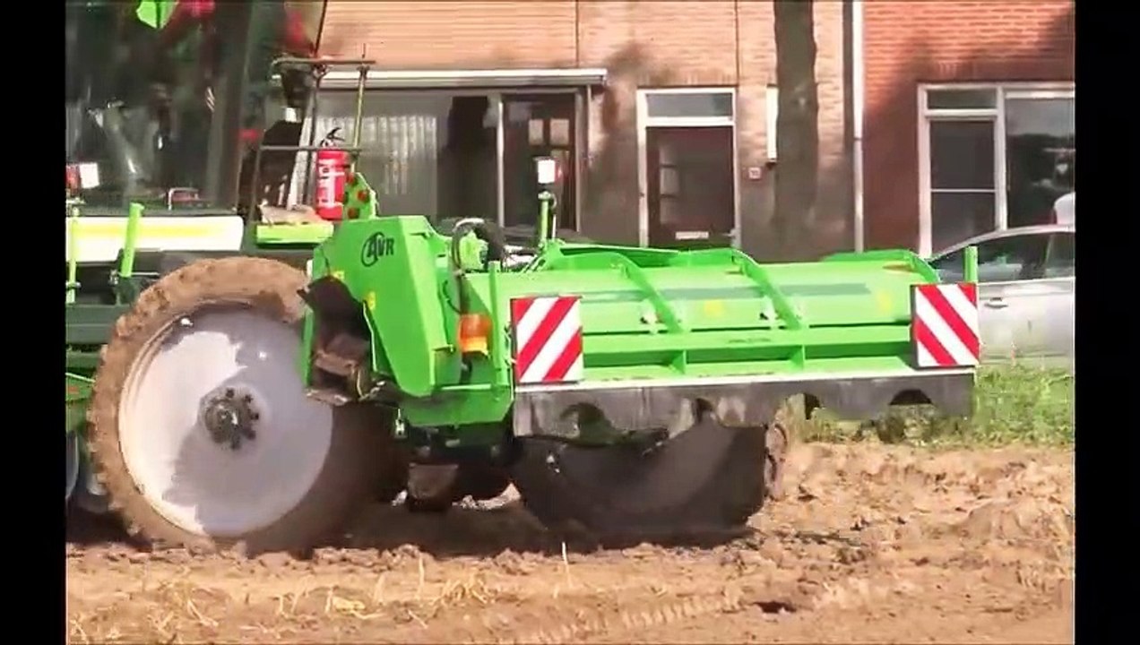 Amazing the worlds Leading Agricultural Machinery 2016_