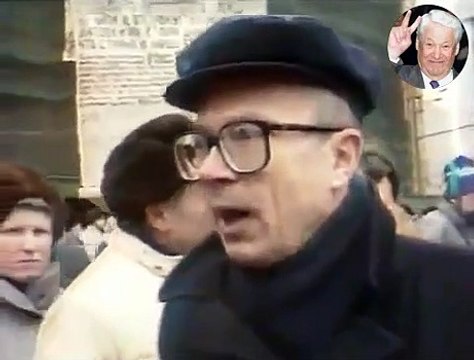 Эдуард Лимонов во время митинга на Манежной площади о будущем Украины и Донбасса. Москва, 1992 год (online-video-cutter.com)
