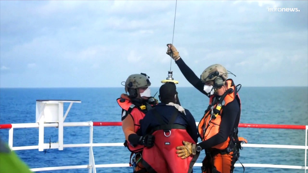 Le bateau humanitaire Ocean Viking arrivé au port militaire de Toulon