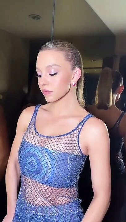 SYDNEY SWEENEY IS GIVING MERMAID IN GIORGIO ARMANI SS23