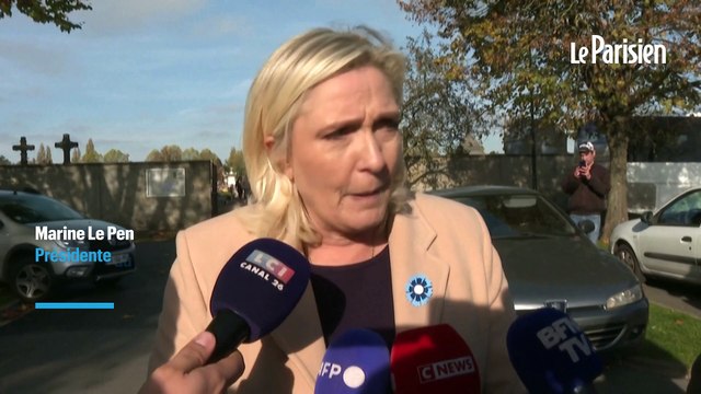 Le navire Ocean Viking entre dans le port militaire de Toulon avec 230 migrants à son bord