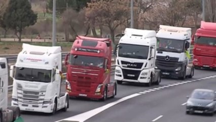 Los transportistas mantienen la huelga desde el lunes