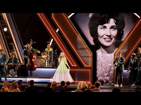 CMA Awards 2022 Watch Miranda Lambert Carrie Underwood Reba McEntire