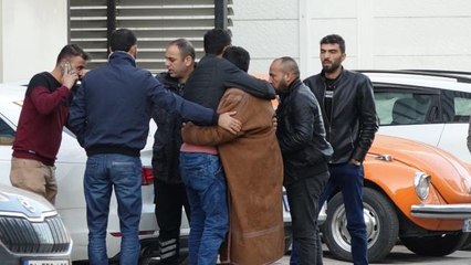 Bu acıya yürek dayanmaz! Yangında can veren 6 evladının ve eşinin cenazelerini böyle bekledi