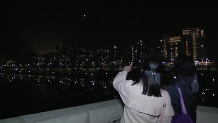 Tailandia celebra su Festival de las Luces coincidiendo con la 'Luna de sangre'