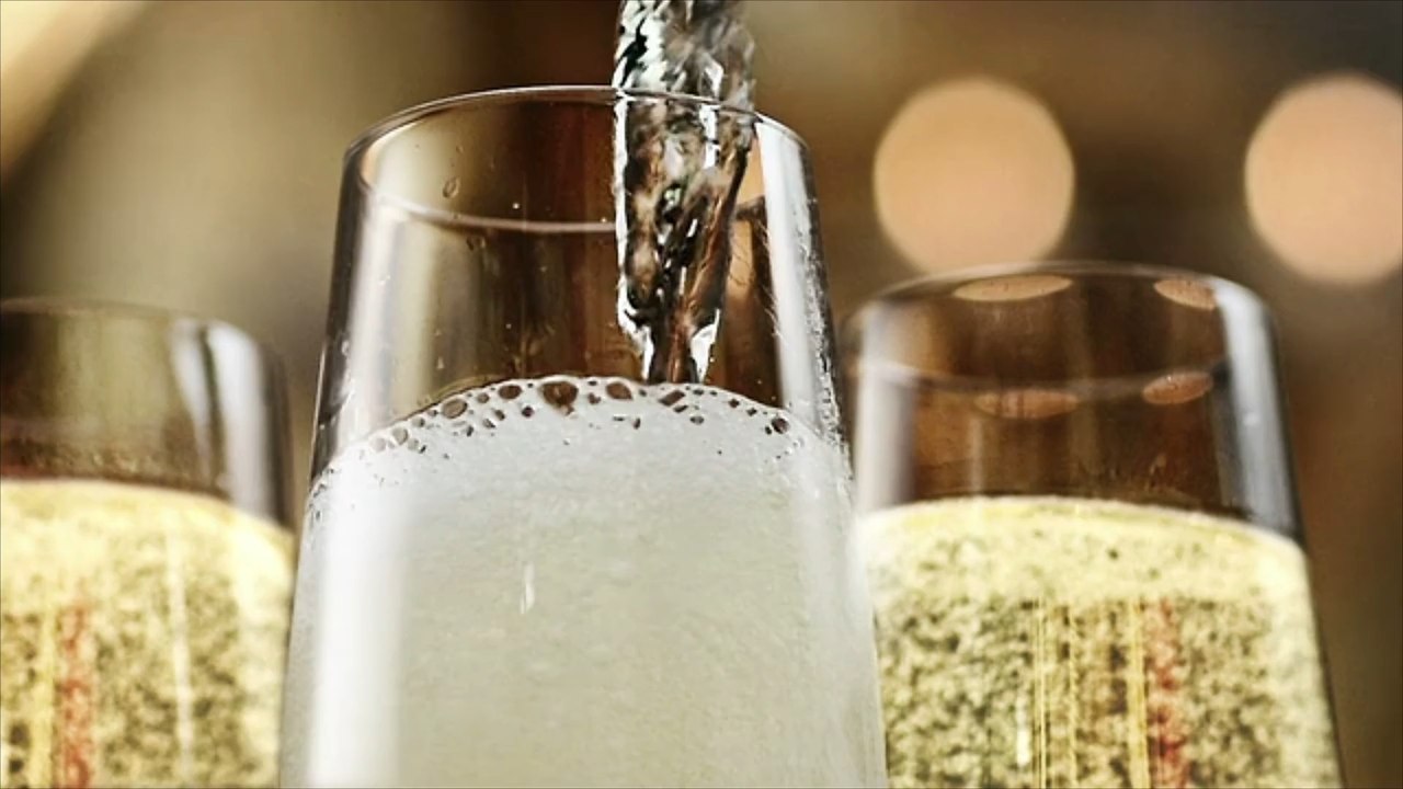 Russen geht der Champagner aus!