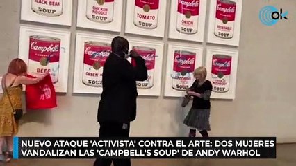 Nuevo ataque 'activista' contra el arte: dos mujeres vandalizan las 'Campbell's Soup' de Andy Warhol
