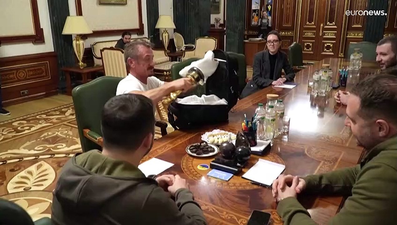 Sean Penn entrega Óscar a Zelenskyy Vídeo Dailymotion