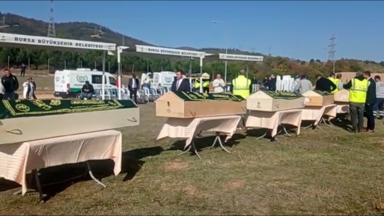 Bursa’da yangın faciası: 8’i çocuk 9 ölü! Cenaze töreni düzenlendi