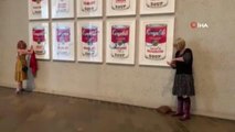 Avustralya'da ünlü ressam Warhol'un eseri çevrecilerin hedefi oldu