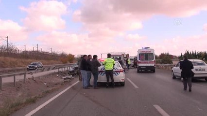 KIRIKKALE - 3 aracın karıştığı trafik kazasında 5 kişi yaralandı