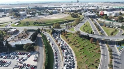 İstanbul trafiğinde seçim yoğunluğu... Metrelerce uzayan araç kuyruğu böyle görüntülendi