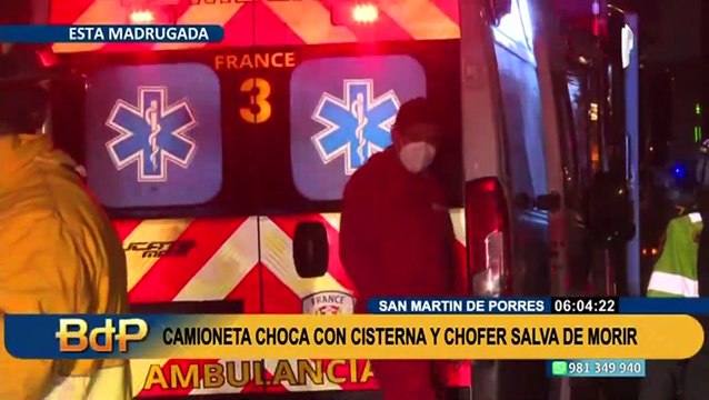 SMP: Camioneta terminó volcada tras chocar con camión cisterna