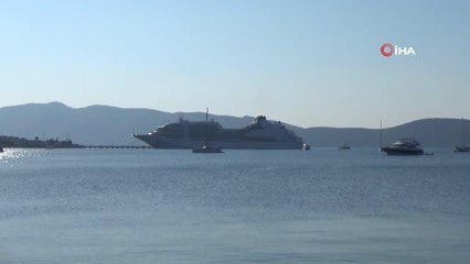 Lüks yolcu gemisi Bodrum'a sezonun son seferini yaptı
