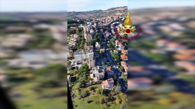 Il terremoto nelle Marche, vigili del fuoco in azione per verifiche sugli immobili