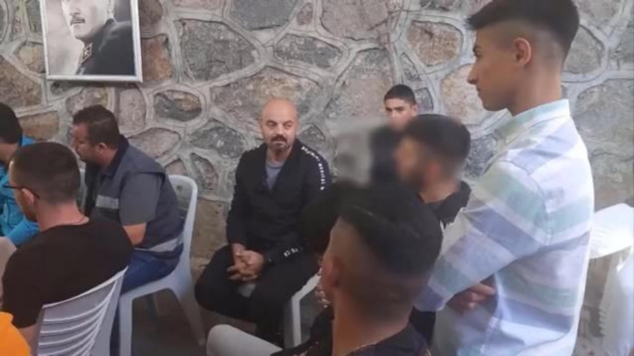 Tuncay Özkan, İzmir'de Uyuşturucuyla Mücadele Derneğini Ziyaret Etti. Mahalle Muhtarı: "Adımızın Yazdığı Mermileri Evimizin Önüne Bıraktılar"