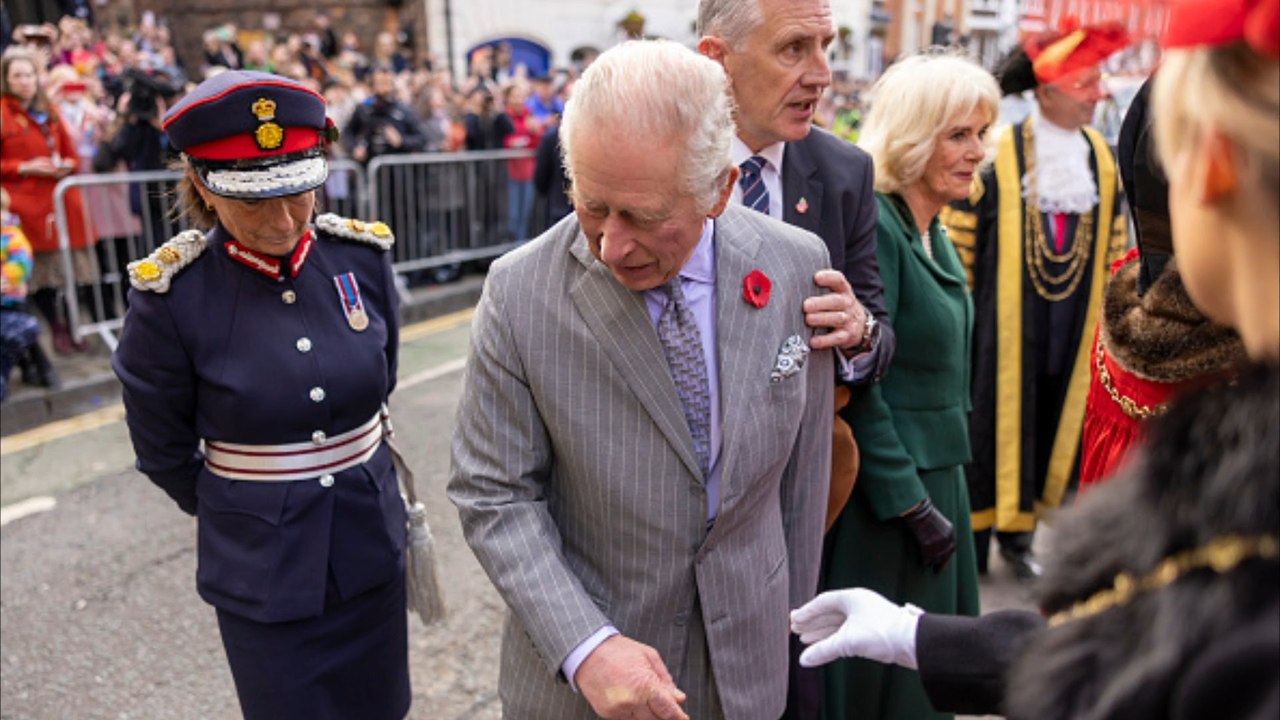 Bei Rundgang: Eierwurf auf König Charles