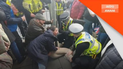 Kekecohan | Raja Charles, Permaisuri Camilla dibaling telur