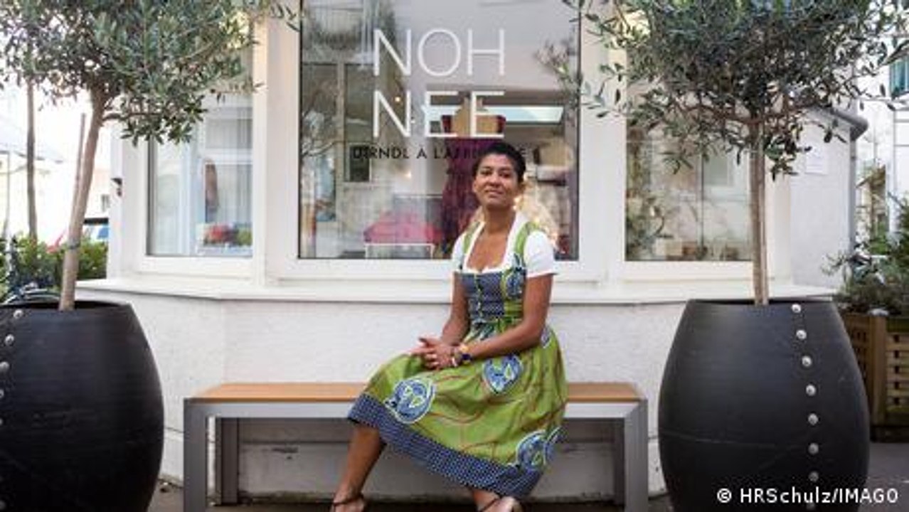 Ein Dirndl aus zwei Kulturen