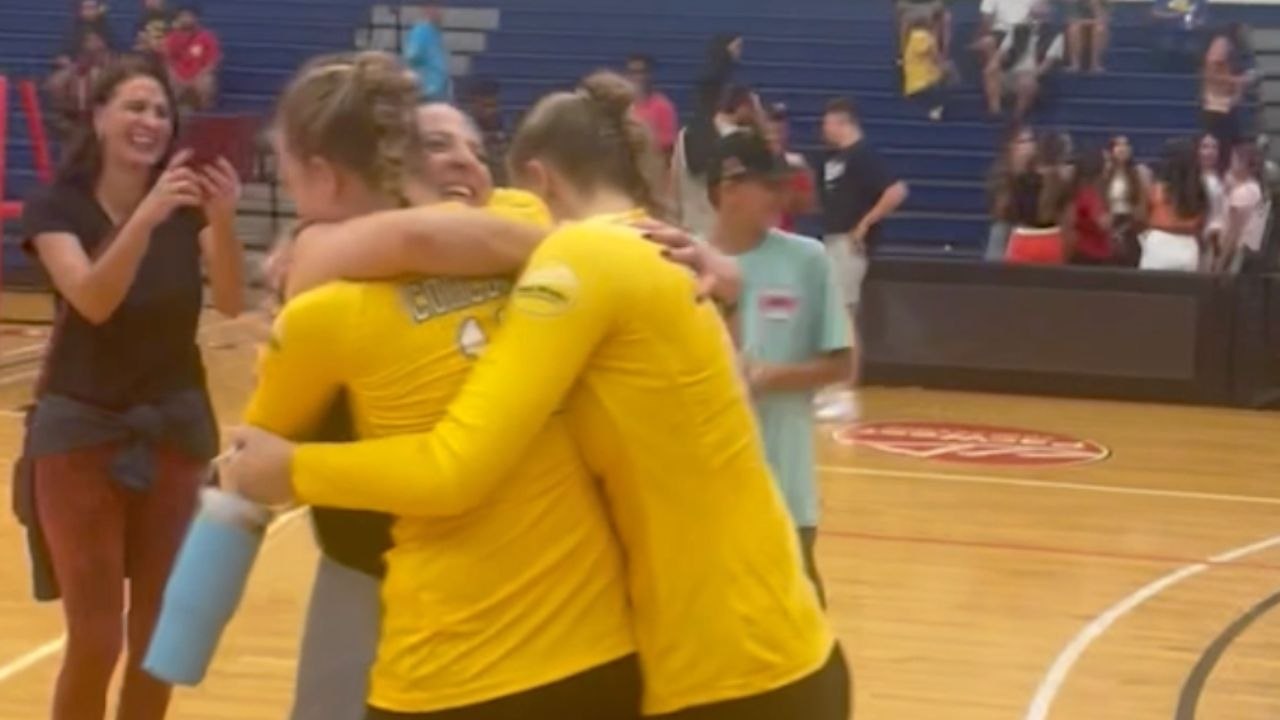 Woman Surprises Twin Sisters Who Moved To Hawaii On Volleyball Scholarship | Happily TV