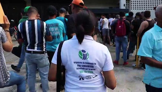 Pro Consumidor supervisa venta boletas entrada al Estadio Quisqueya para evitar acaparamiento mercado negro