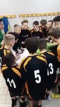 Célebration des U14 après leur victoire en coupe contre Marchiennes 7-0