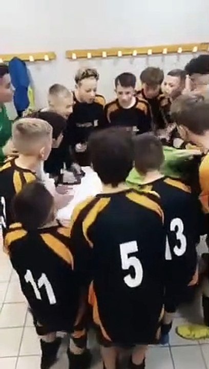 Célebration des U14 après leur victoire en coup...