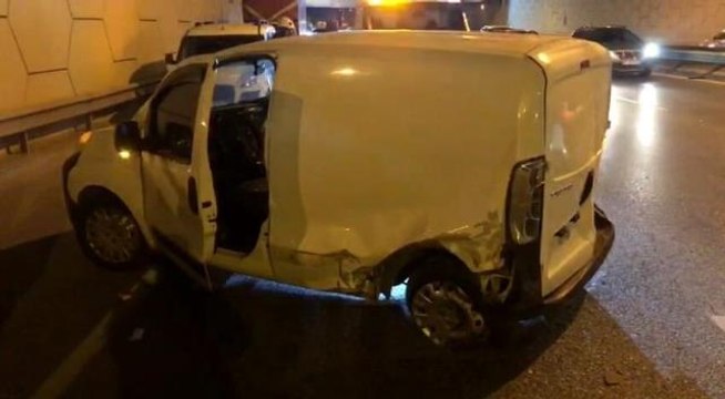 Çekmeköy'de alkollü sürücü ticari araca çarpıp kaçtı: 1 yaralı
