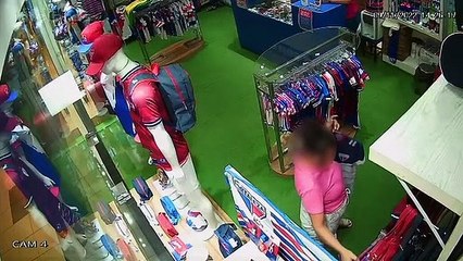 Mulher é flagrada realizando suposto furto em Fortaleza