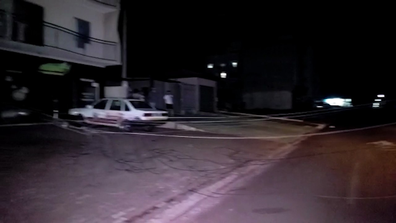 Fiação solta oferece riscos à população no Pacaembu