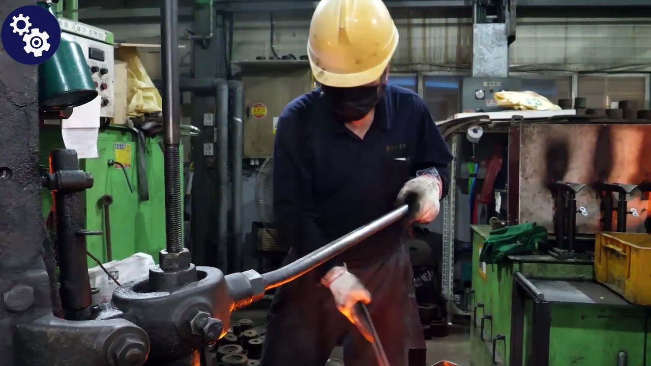 Huge bolt mass production process, Amazing Korean old metal factory