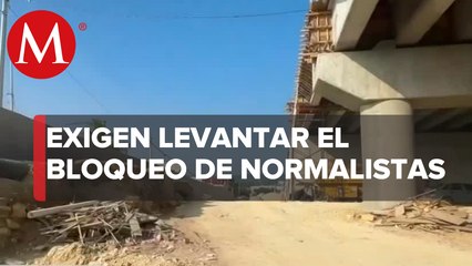 En Tuxtla Gutiérrez, habitantes exigen a normalistas levanten bloqueo en obra pública