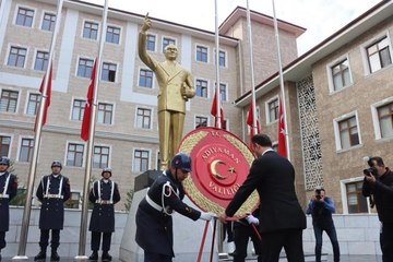 Büyük Önder Atatürk'ü anıyoruz