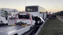 Çekici, İspanyol turistleri taşıyan otobüse çarptı: 1 ölü, 1 yaralı
