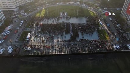 Türkiye Cumhuriyeti'nin kurucusu Atatürk İzmir'de anıldı