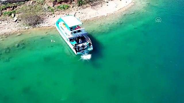 Büyük Önder Atatürk'ü su altında andılar