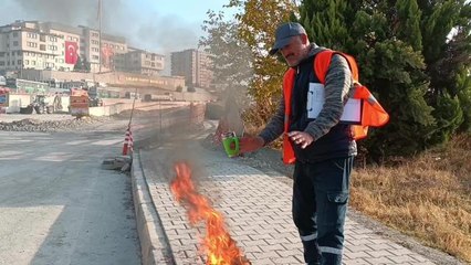 Karabük'te Yol İnşaat İşçileri de Atatürk'e Saygı Duruşunda Bulundu