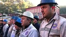 Maden işçilerinden Atatürk için ocak girişinde saygı duruşu