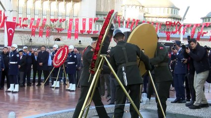 Taksim Meydanı'nda Atatürk'ü anma töreni