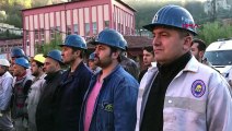 Zonguldak'ta maden işçileri Mustafa Kemal Atatürk için ocak girişinde saygı duruşunda bulundu