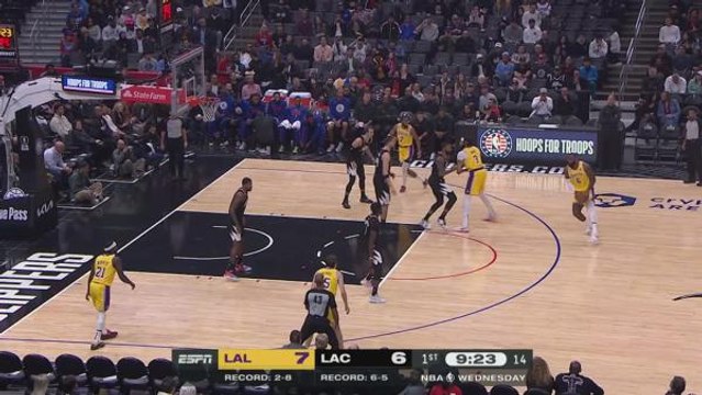 LeBron injured as Lakers beaten by Clippers