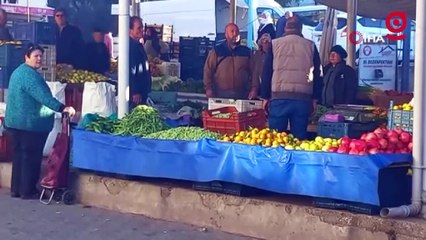 Pazarcılardan Atatürk’e saygı duruşu