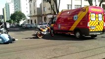 Acidente de trânsito no Centro deixa motociclista e garupa feridos